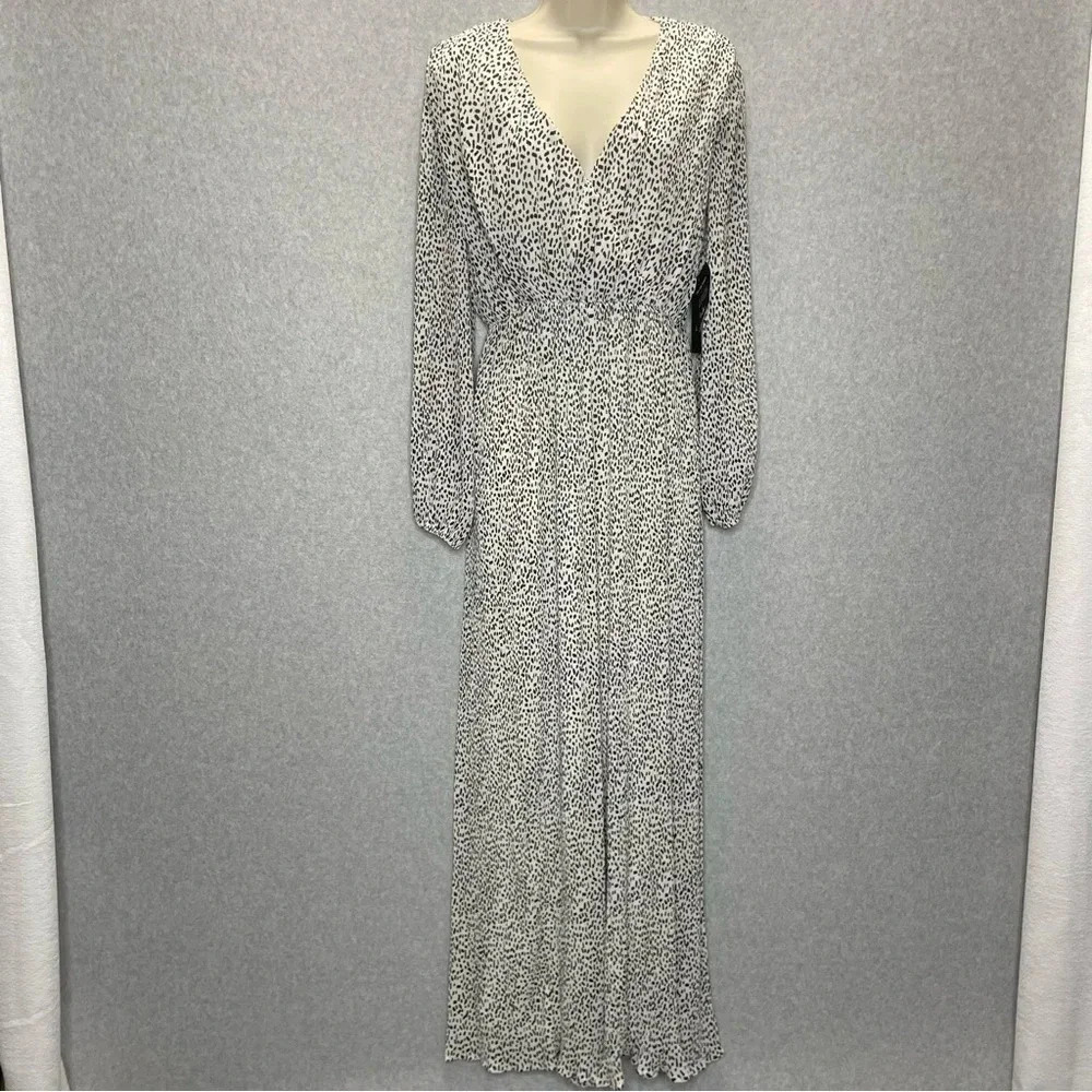 Lulu’s White Black Speckled Plunge Neck Wide Leg Jumpsuit
